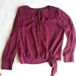 Blouse with button and tie at the hip details